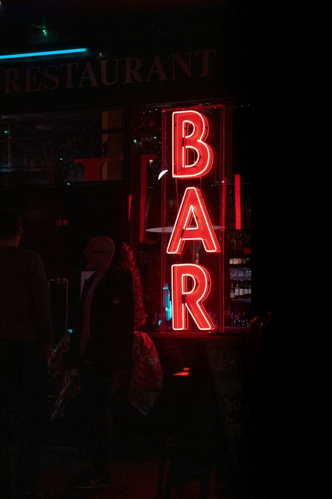 Bartending 101 for Beginners: Mixing Drinks Without Losing Your Mind